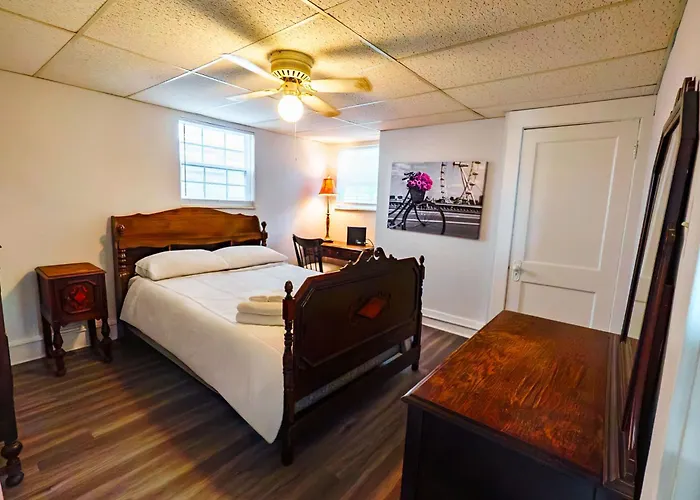 Massive 4 Bed House-short Walk To Amazing View Apartment *