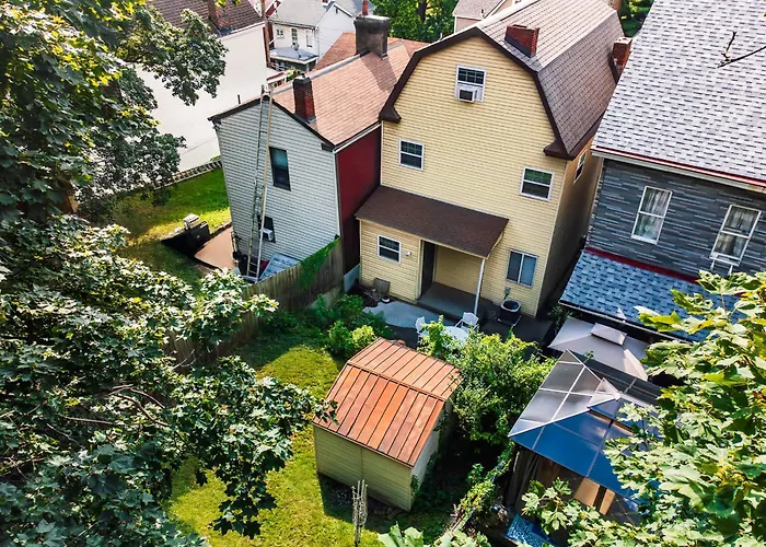 Massive 4 Bed House-short Walk To Amazing View Apartment